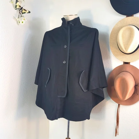 BCBGENERATION BLACK LIGHTWEIGHT PONCHO CAPE FRONT BUTTON SZ XS - Picture 3 of 16